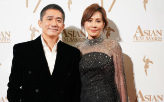 偕刘嘉玲看爱马仕秀 梁朝伟社恐状态引热议