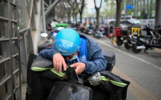 大陆知名演员于清斌自爆送外卖 网友炸锅