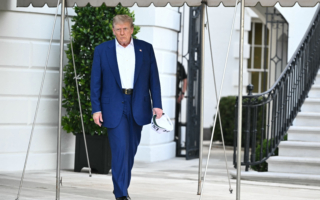 北约峰会召开之际 北约秘书长赞川普两件事