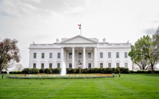 川普称中国可购伊朗石油 白宫否认放宽制裁