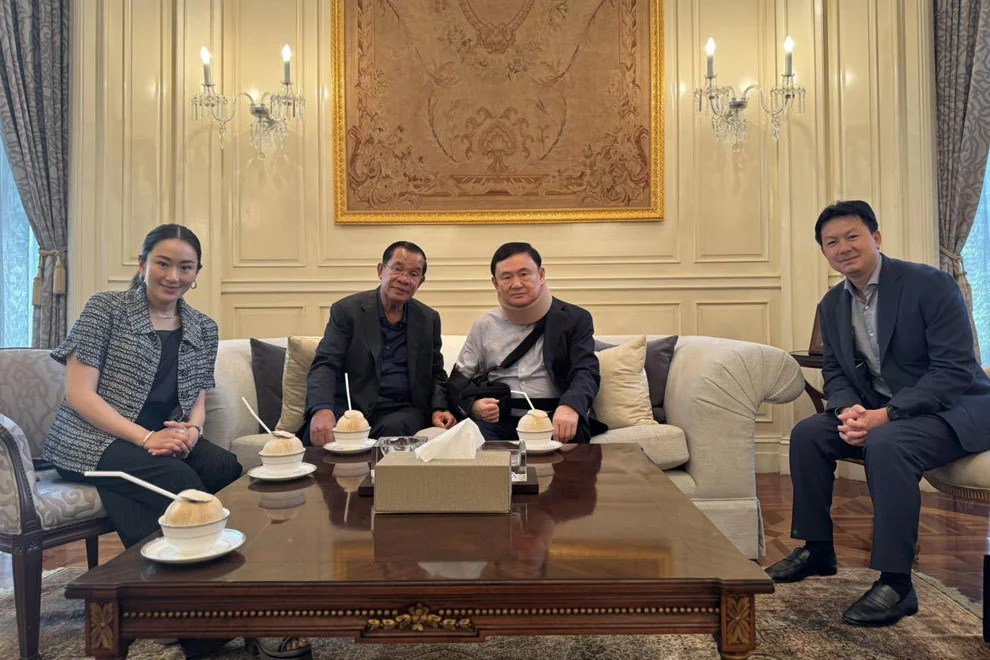 2024年3月，洪森（左二）赴泰国探望刚获假释的他信（左三），佩通坦（左一）也在场 洪森脸书账号