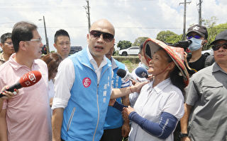 罢免投票当日 韩国瑜去美浓旗山视察农损