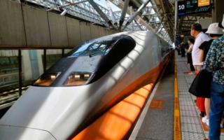 罢免投票高铁涌返乡潮 7/25台北到台中客满