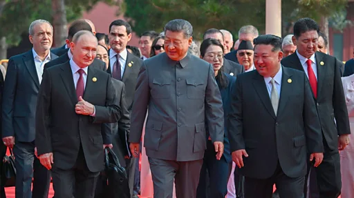 中国“93阅兵” 习近平、金正恩、普京历史性同框- BBC News 中文