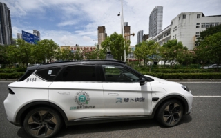 百度萝卜快跑自驾车坠3米坑 引发安全之虑