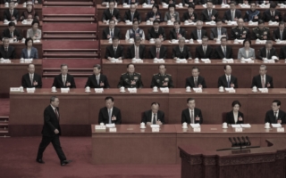 李强做报告 有人频擦眼睛 有人捂嘴打哈欠