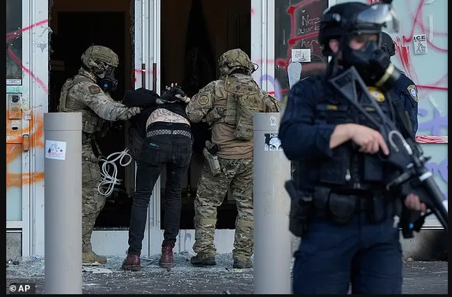 兵临城下！川普下令出兵，西海岸笼罩战火阴云