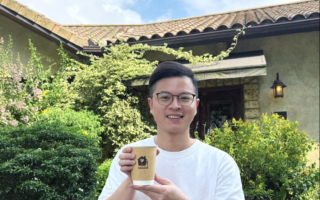 问A答B 凌涛指《零日攻击》导演拿就业安定基金多