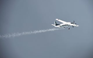 美两小飞机在科州机场降落时相撞 一死三伤