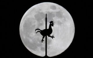 组图：2025首个满月登场 持续三天点亮夜空