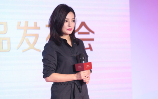 赵薇受访曾惊吐四个字 旧片被翻出后突下架