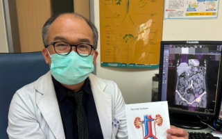 妇人连续无痛性血尿 竟是巨大膀胱肿瘤藏体内