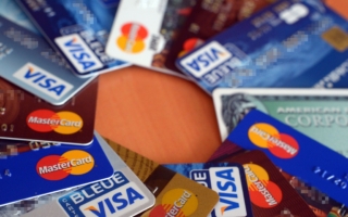 中国信用卡数量持续下降 三年减约1亿张