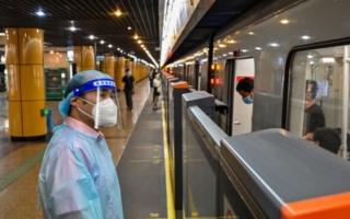 上海地铁现裁员潮 中年职工受冲击