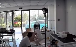 小米汽车突然自己开走 监控视频曝光