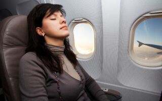 为什么飞机客舱的窗户是圆形的？