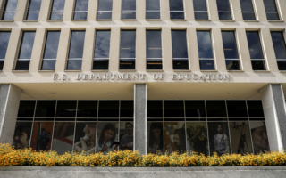 美教育部正把项目转交其它机构 推进解散计划