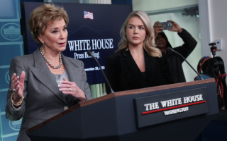 美教育部长强调以学生优先 吁国会支持改革