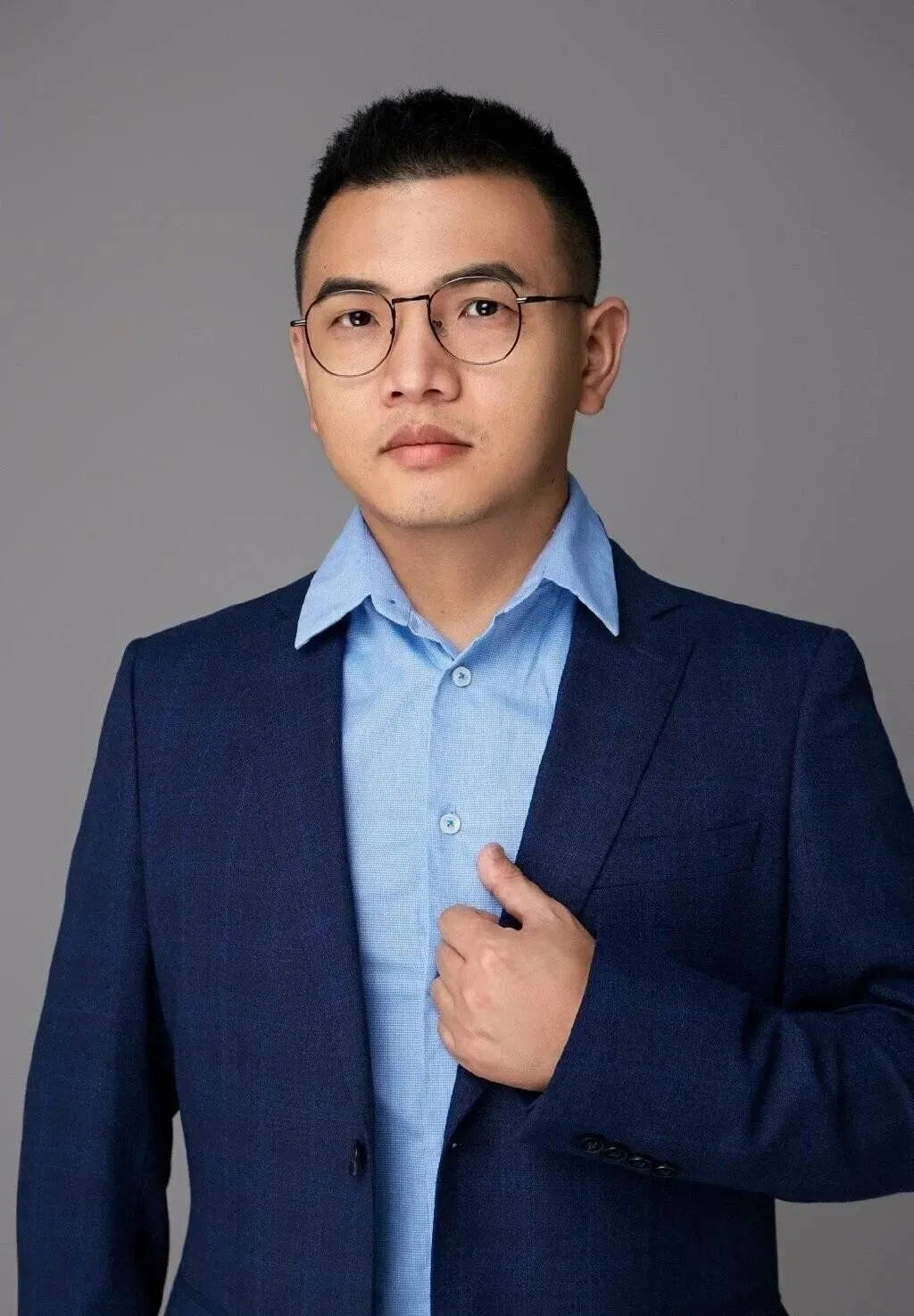 卢克文工作室被封：一个“地摊战略家”的破产