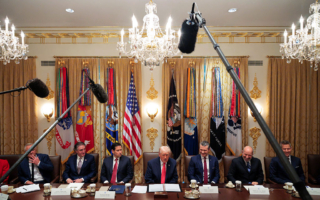 川普签署台湾法案 专家析美台关系前景