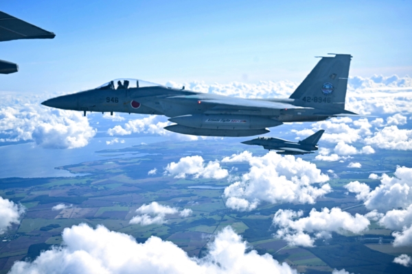 中共军机锁定日机 专家：军事挑衅或适得其反